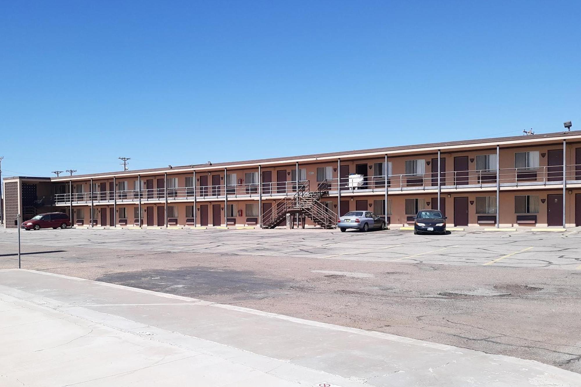 Oyo Hotel Kings At Clovis Exterior photo